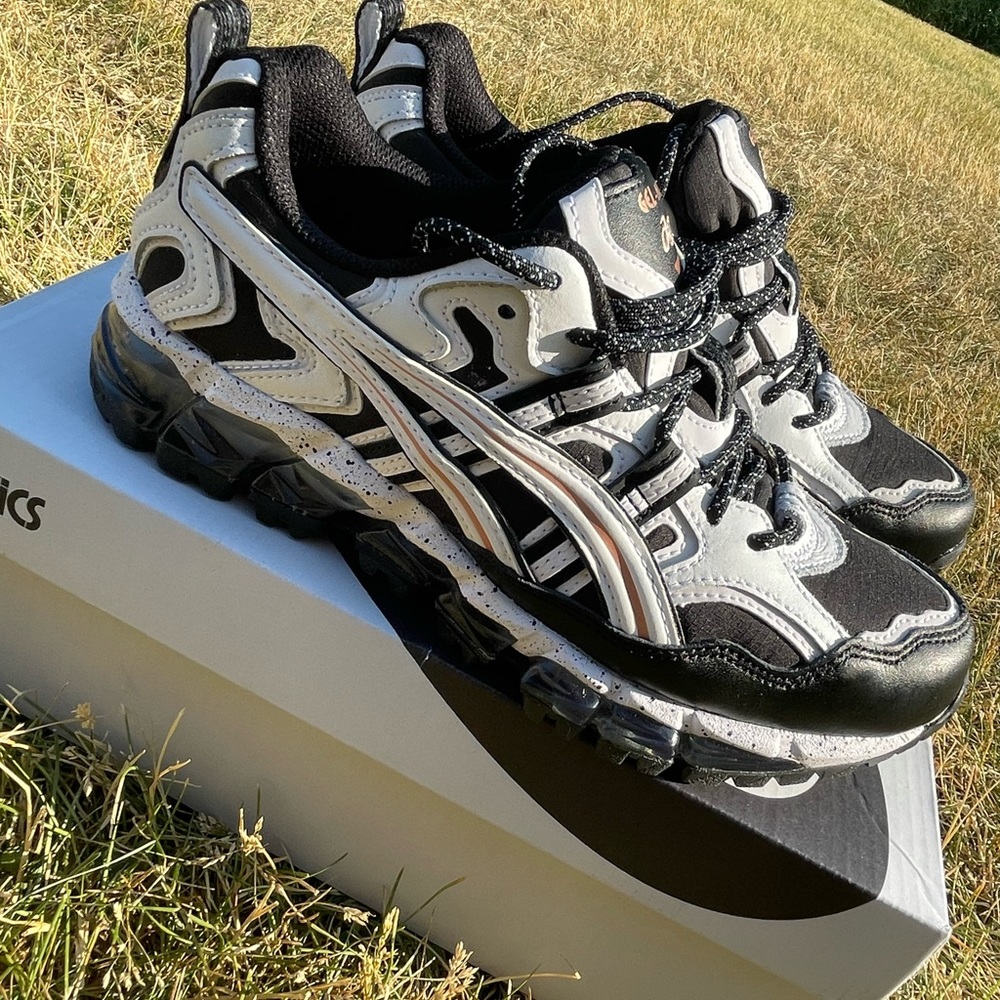 ASICS Gel Nandi 360. Black and White. Women’s size 6.5.